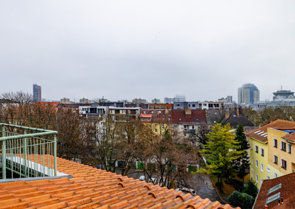 Na prenájom 3-izbový mezanín na Košickej ulici v Bratislave