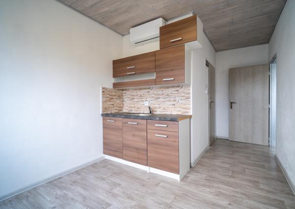 Na predaj polyfunkčná budova v obci Bardoňovo