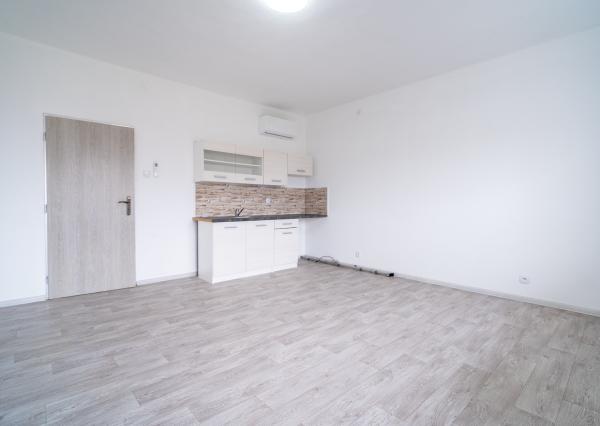 Na predaj polyfunkčná budova v obci Bardoňovo