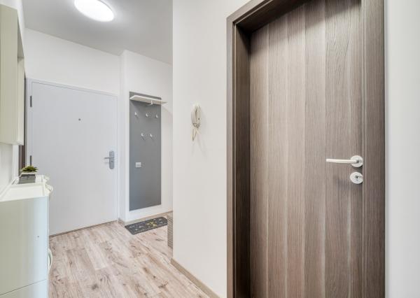 REZERVOVANÉ: Na predaj 2-izbový zariadený byt v novostavbe Bory