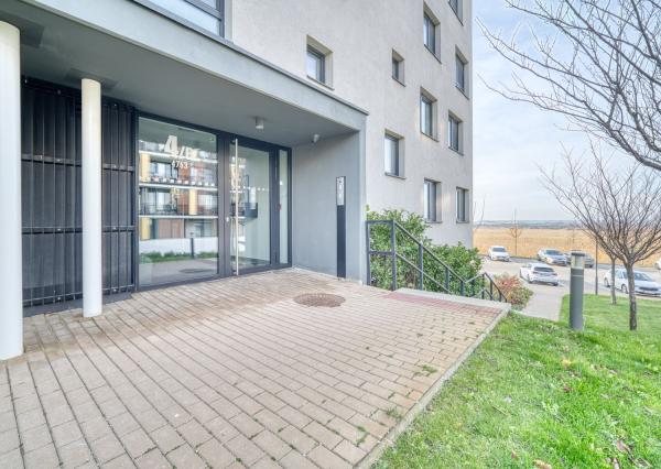 REZERVOVANÉ: Na predaj 2-izbový zariadený byt v novostavbe Bory