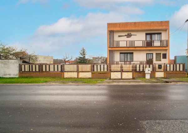 Na predaj 5-izbový rodinný dom Veľké Leváre