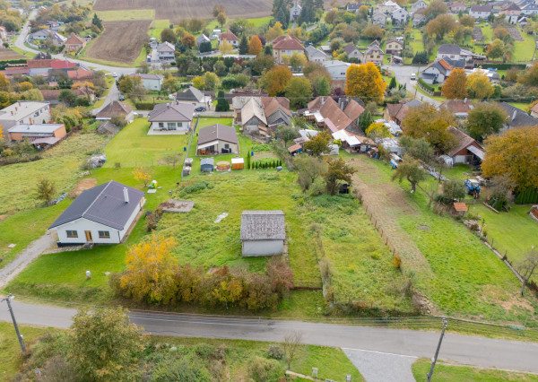 Exkluzívne iba u nás na predaj stavebný pozemok 1251m2 , Brezolupy