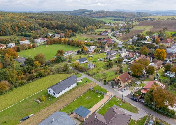 Exkluzívne iba u nás na predaj stavebný pozemok 1251m2 , Brezolupy