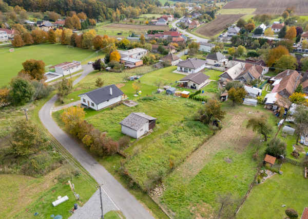 Exkluzívne iba u nás na predaj stavebný pozemok 1251m2 , Brezolupy