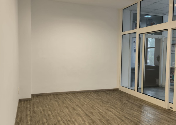 Na prenájom obchodný priestor v centre Malaciek