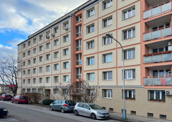 Na prenájom zrekonštruovaný 1-izbový byt, Nové Mesto - Bratislava