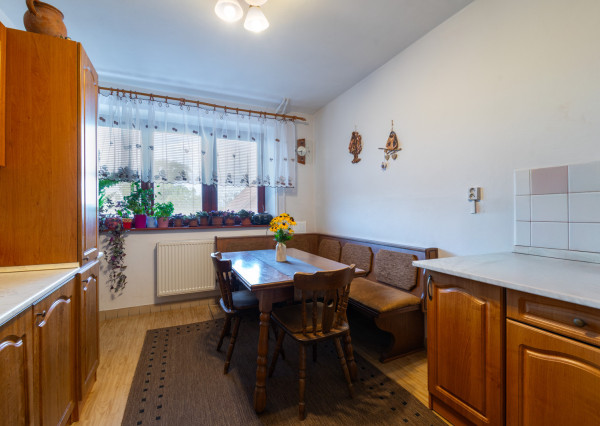 Nová znížená cena! Na predaj 5-izbový rodinný dom s veľkou záhradou v Novej Vsi nad Váhom