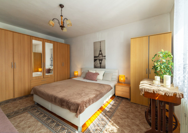 Nová znížená cena! Na predaj 5-izbový rodinný dom s veľkou záhradou v Novej Vsi nad Váhom