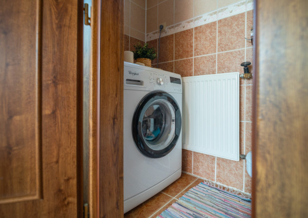 Nová znížená cena! Na predaj 5-izbový rodinný dom s veľkou záhradou v Novej Vsi nad Váhom