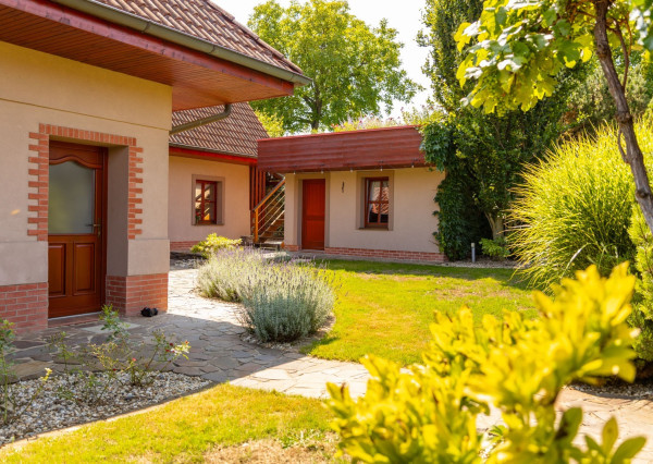 Na predaj impozantný rodinný dom v Ivanovciach