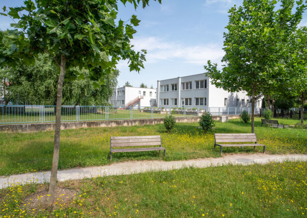 Na prenájom kompletne zariadený 2-izbový byt v centre Malaciek