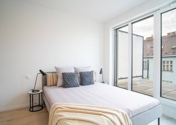 Na prenájom exkluzívny 2-izbový byt s terasou v centre Bratislavy