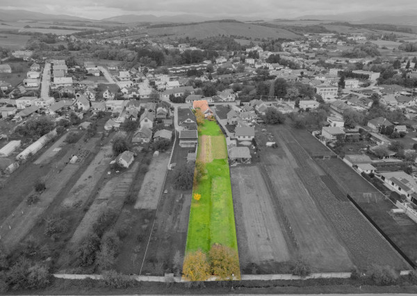 Na predaj rodinný dom so slnečným pozemkom-Veľké Chlievany