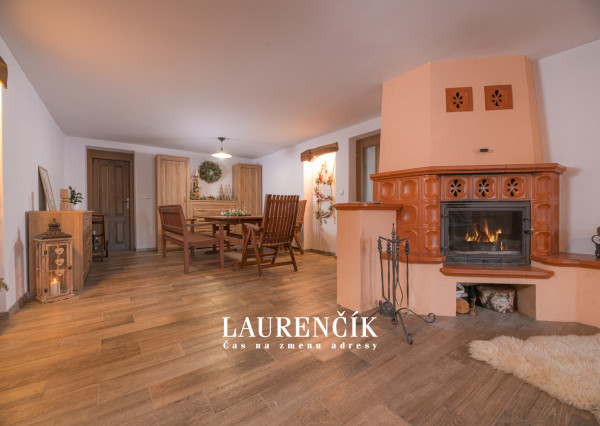 Na predaj veľkorysý 7-izbový rodinný dom v obci Podlužany