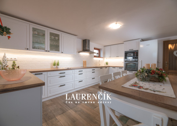 Na predaj veľkorysý 7-izbový rodinný dom v obci Podlužany