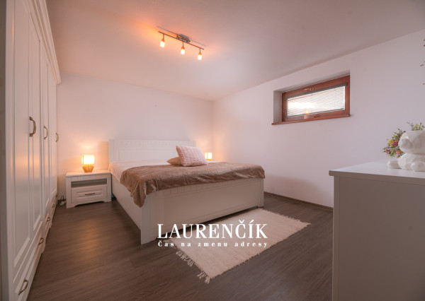 Na predaj veľkorysý 7-izbový rodinný dom v obci Podlužany