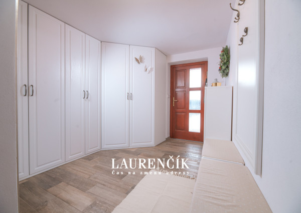 Na predaj veľkorysý 7-izbový rodinný dom v obci Podlužany