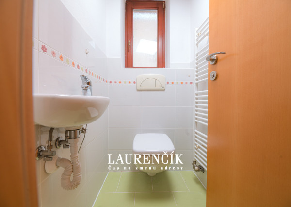 Na predaj veľkorysý 7-izbový rodinný dom v obci Podlužany