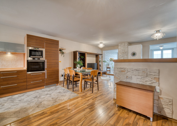 Na predaj dvojpodlažný 4-izbový dom v Malackách