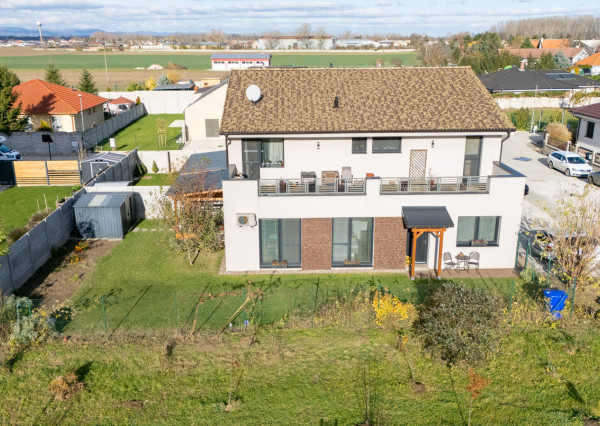 Na predaj príjemný 4-izbový byt v pokojnej časti Tomášova