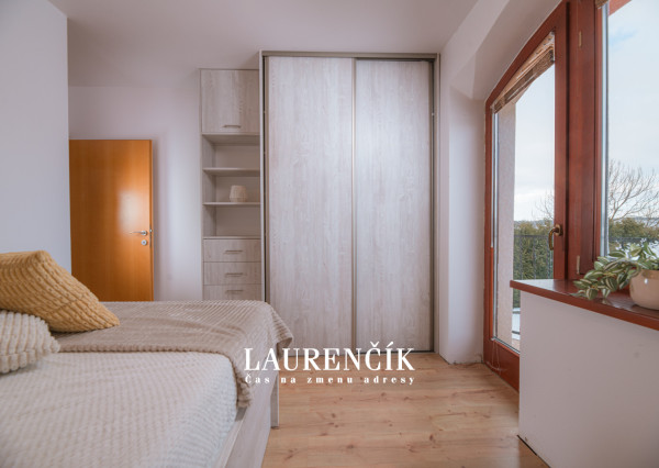 Na predaj veľkorysý 7-izbový rodinný dom v obci Podlužany