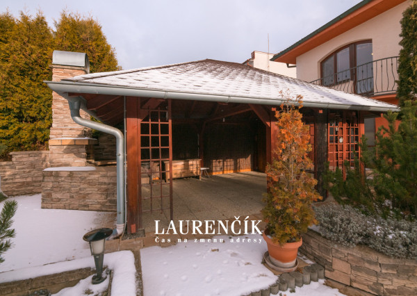 Na predaj veľkorysý 7-izbový rodinný dom v obci Podlužany