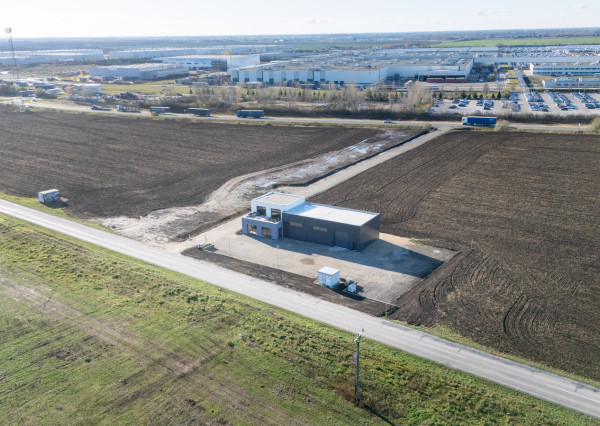 Na predaj administratívno-skladový objekt pri Trnave, v obci Zavar