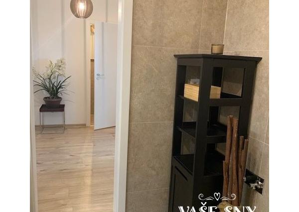 Na prenájom nový, zariadený 2izb byt na ul. Za Liptovskou v Trenčíne.