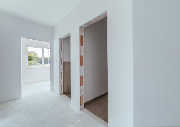 Na predaj skolaudovaný 3-izbový byt s vlastnou záhradou