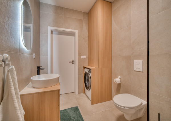 Na prenájom moderný 1-izbový byt s parkovacím miestom v Senici