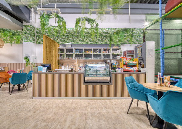 Na odstúpenie kaviareň s detským ihriskom v OC MOLO v Pezinku