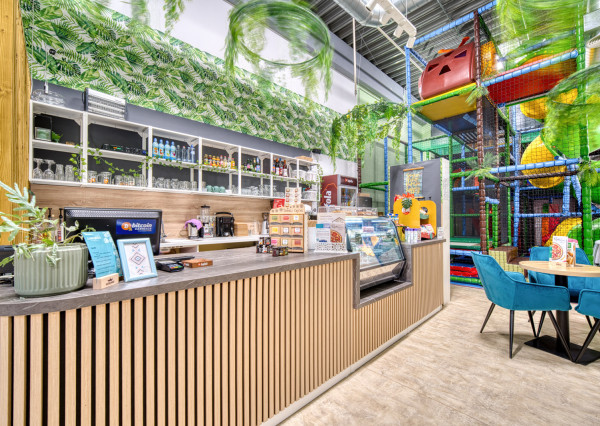 Na odstúpenie kaviareň s detským ihriskom v OC MOLO v Pezinku