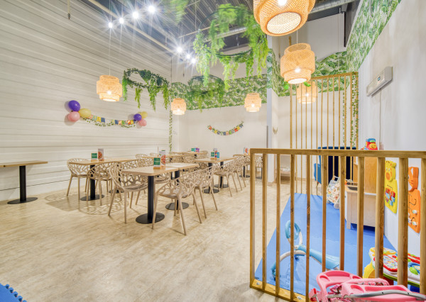 Na odstúpenie kaviareň s detským ihriskom v OC MOLO v Pezinku