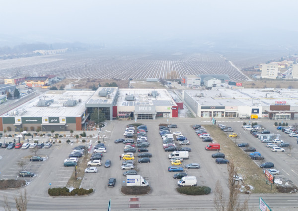 Na odstúpenie kaviareň s detským ihriskom v OC MOLO v Pezinku