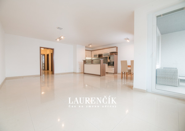 NA PREDAJ | 3-izbový byt s nadštandardnou výmerou v Trenčíne na ul. Liptovská