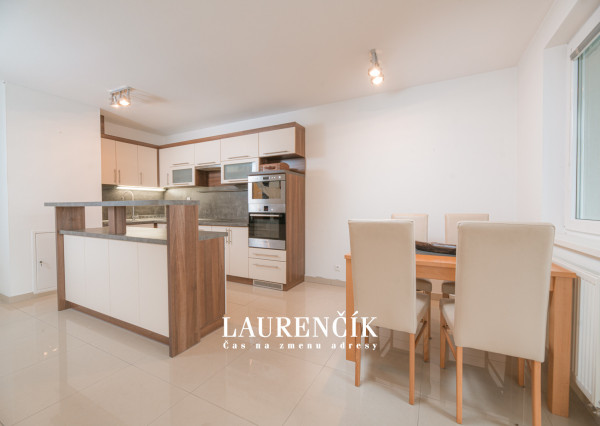 NA PREDAJ | 3-izbový byt s nadštandardnou výmerou v Trenčíne na ul. Liptovská