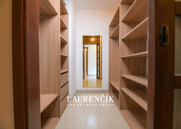 NA PREDAJ | 3-izbový byt s nadštandardnou výmerou v Trenčíne na ul. Liptovská