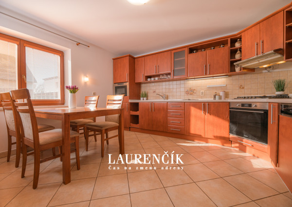 NA PREDAJ | Rodinný dom v Trenčíne s nadštandardným pozemkom 1 047 m²