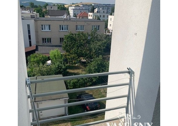 Na prenájom  veľký, zariadený 2 izb byt mestská časť SIHOŤ 1  v Trenčíne .