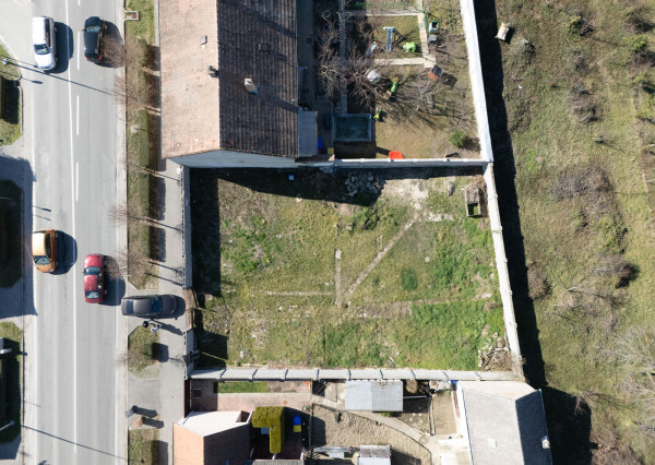 Na predaj rovinatý pozemok na výstavbu polyfunkčnej budoby v Piešťanoch