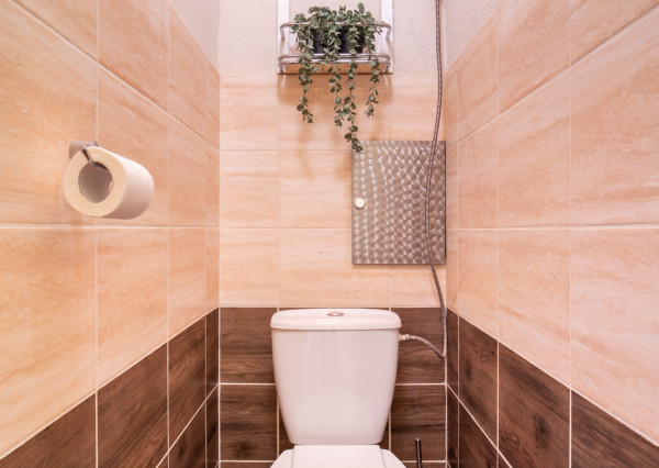 Na predaj zariadený 2-izbový byt s 2 balkónmi a pivnicou v meste Šaštín-Stráže