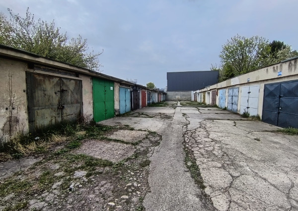 Na predaj garáž s elektrickým pripojením v Ružinove