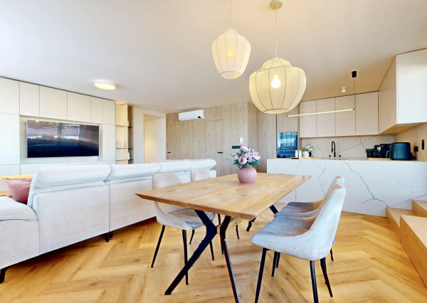 LUXUSNÝ 4i PENTHOUSE S ÚCHVATNOU TERASOU, panoramatickými výhľadmi a parkovaním