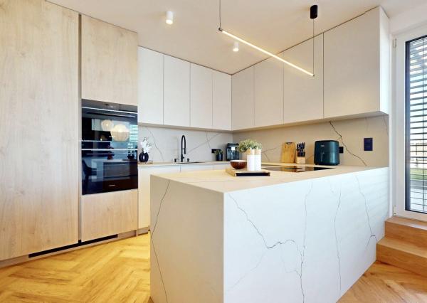 LUXUSNÝ 4i PENTHOUSE S ÚCHVATNOU TERASOU, panoramatickými výhľadmi a parkovaním