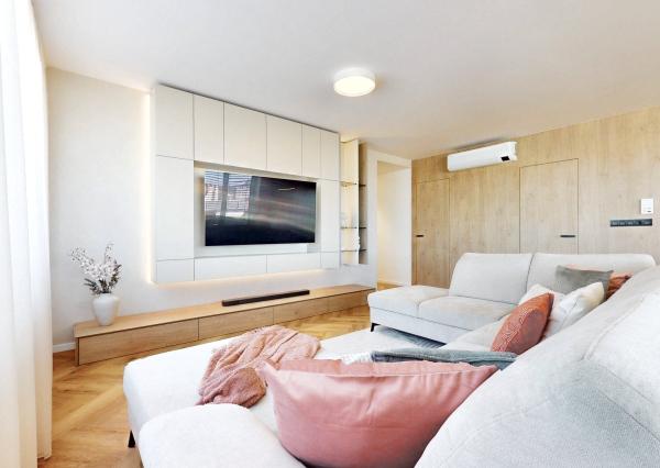 LUXUSNÝ 4i PENTHOUSE S ÚCHVATNOU TERASOU, panoramatickými výhľadmi a parkovaním