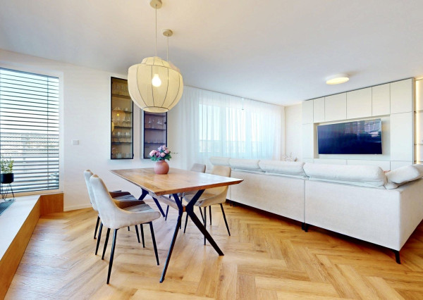 LUXUSNÝ 4i PENTHOUSE S ÚCHVATNOU TERASOU, panoramatickými výhľadmi a parkovaním