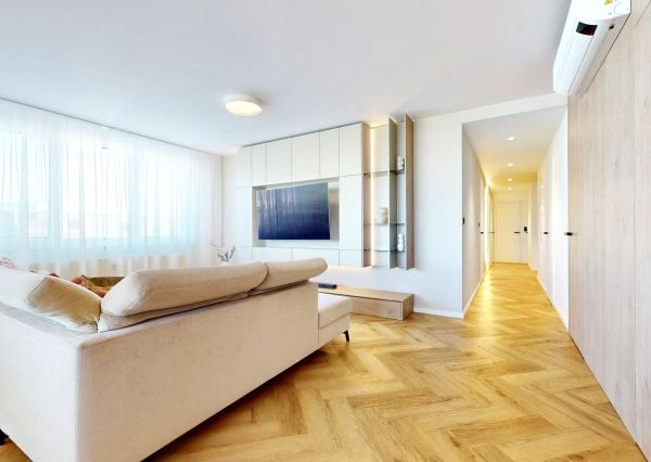 LUXUSNÝ 4i PENTHOUSE S ÚCHVATNOU TERASOU, panoramatickými výhľadmi a parkovaním