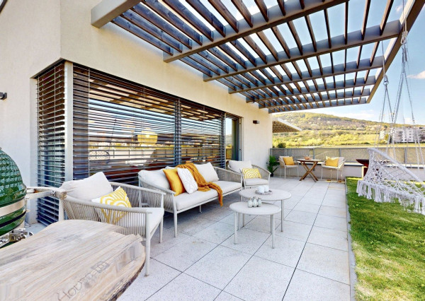 LUXUSNÝ 4i PENTHOUSE S ÚCHVATNOU TERASOU, panoramatickými výhľadmi a parkovaním