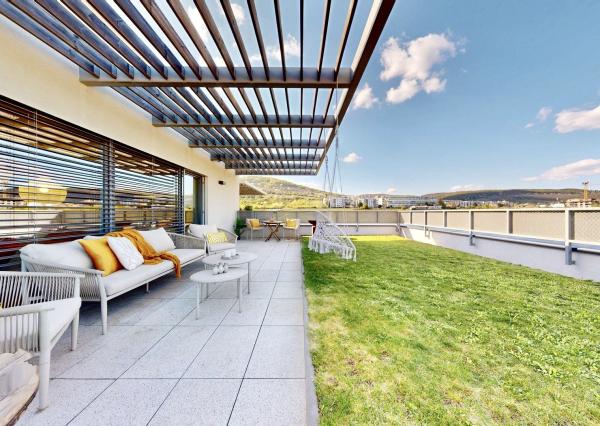 LUXUSNÝ 4i PENTHOUSE S ÚCHVATNOU TERASOU, panoramatickými výhľadmi a parkovaním